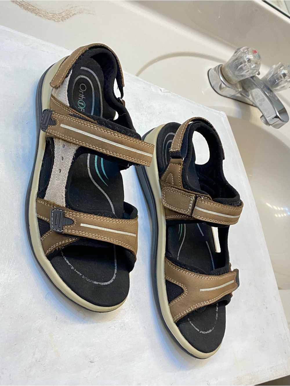 OrthoFeet Women orthopedic Comfort shoe Size 7.5B good condition clean interior